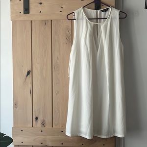 Mini white chiffon dress sleeveless